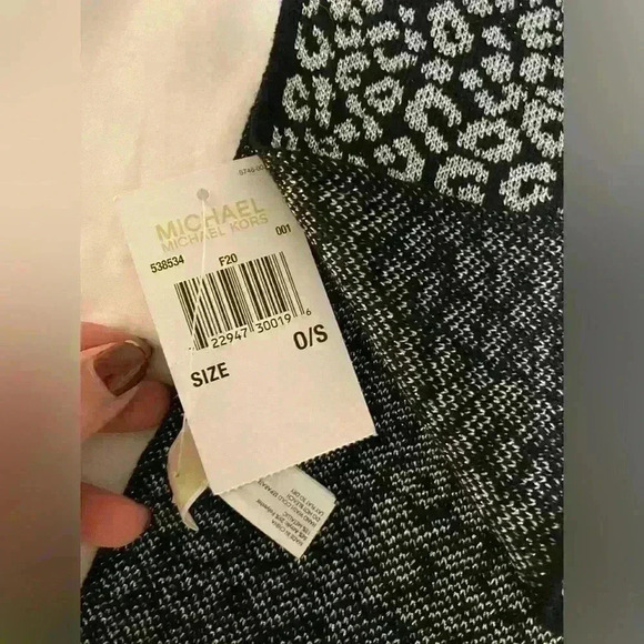 Michael kors nwt leopard print scarf holiday silver and black - Picture 14 of 14